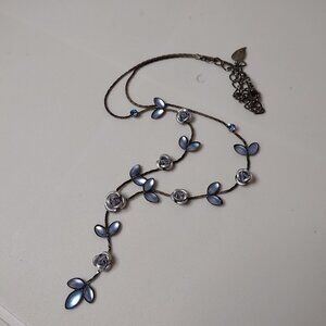 19 Inch Pretty Blue Flower Necklace